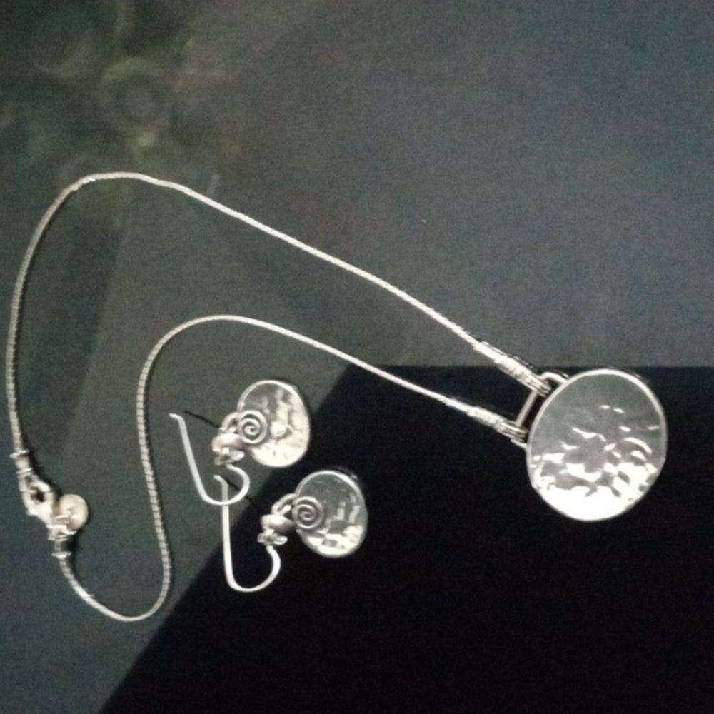 Silpada 925 Silver hammered oval minimalistic necklace and earring Set